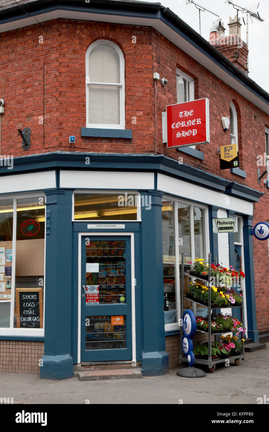 Handy corner shop hi-res stock photography and images - Alamy