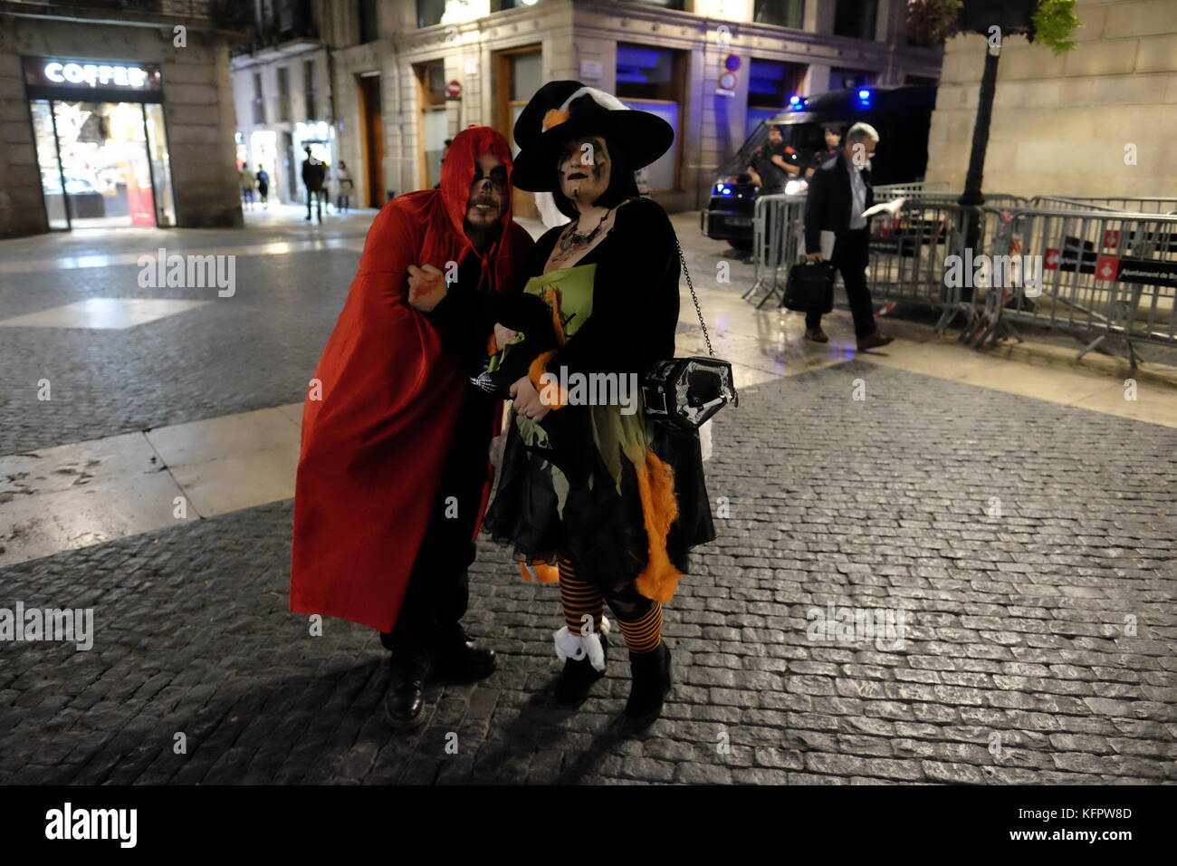 Barcelona, Spain. 31st Oct, 2017. People wearing Halloween costumes, stand in front of Catalan police (Mossos) in Plaça de Sant Jaume. Joe O'Brien/Alamy Live News Stock Photo