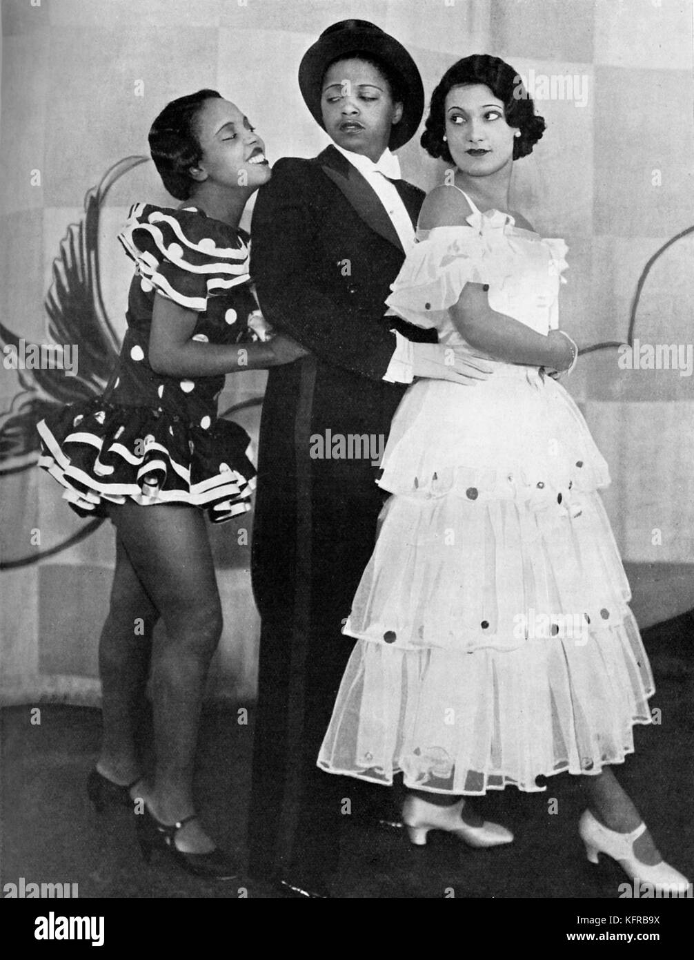 Valaida Snow , singing George Gershwin's 'Rhapsody in Blue' with De Lloyd Mackey accompanying her on the piano, in Lew Leslie's 'Blackbirds of 1935', at the London Coliseum, 1935. VS  (2 June 1904 – 30 May 1956). Stock Photo
