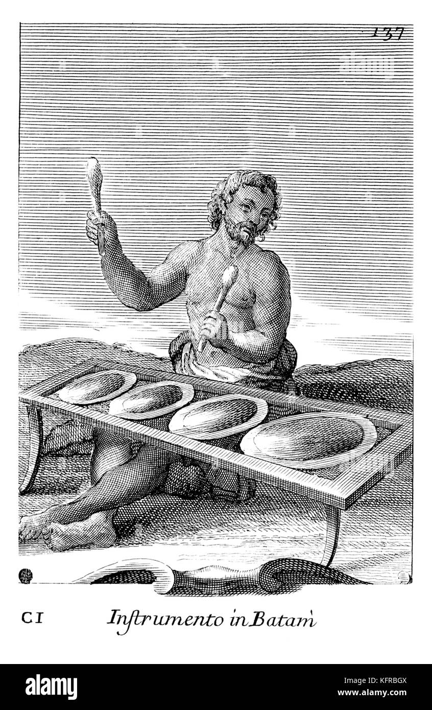 Instrumento in Batam - tuned kettlers/ gong chime from Southeast Asia. Illustration from Filippo Bonanni's  'Gabinetto Armonico'  published in 1723, Illustration 101. Stock Photo
