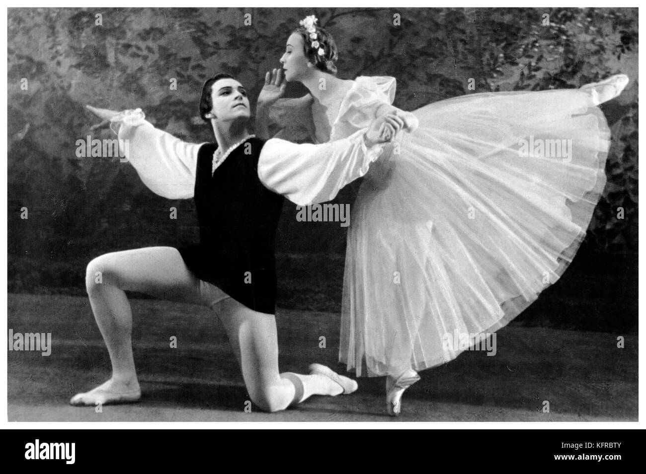 Galina Ulanova and  Nikolai Fadeyechev in Les Sylphides.  Ballet with original choreography  by Michel Fokine, with music by Frédéric Chopin orchestrated by Alexander Glazunov. NF: Russian ballet dancer and pricipal with Bolshoi Ballet, 27 January 1933- . GU: Russian ballerina,  7 January 1910 – 21 March 1998. Stock Photo