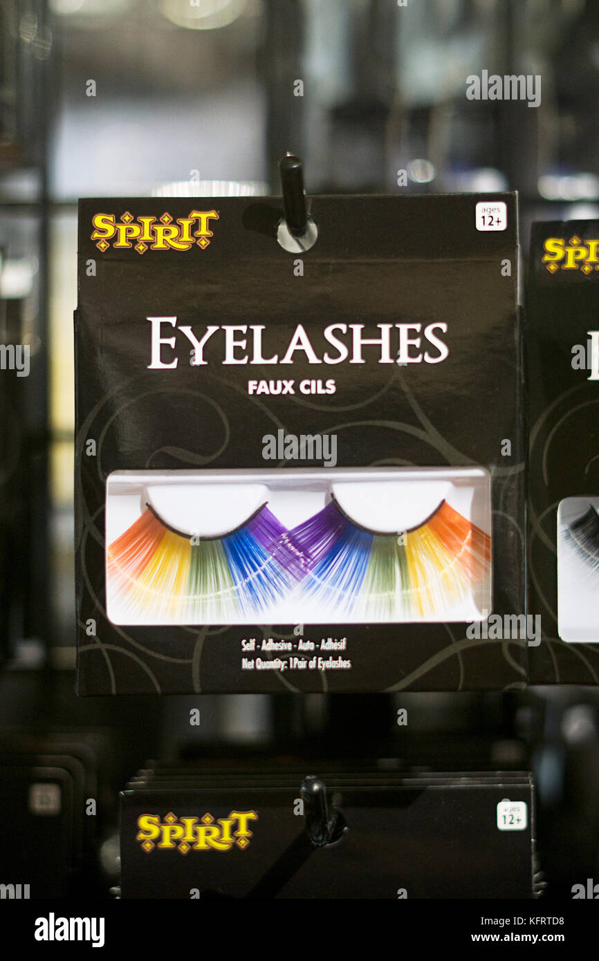 False eyelashes hires stock photography and images Alamy