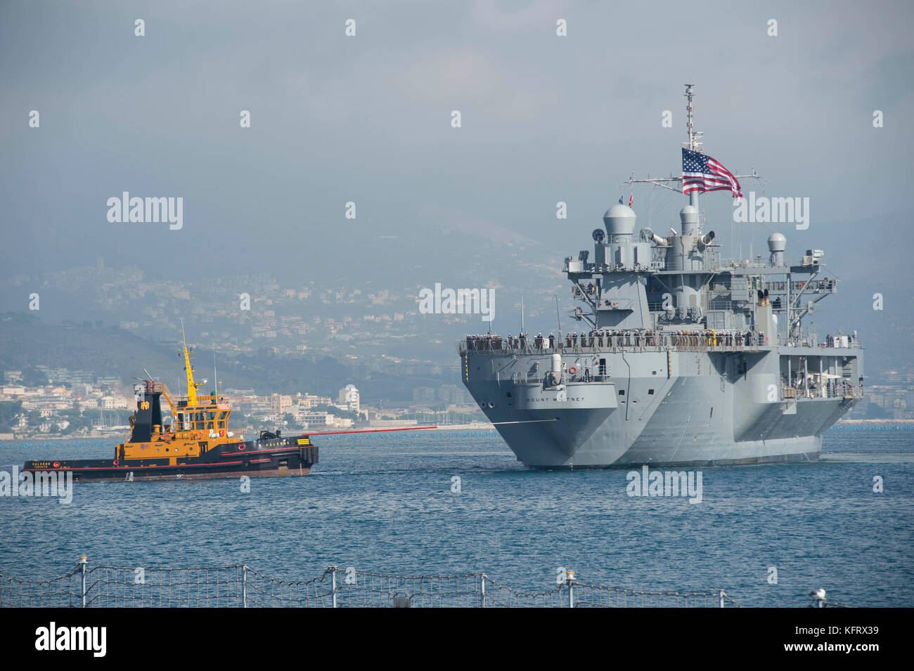 The Blue Ridge-class amphibious command ship USS Mount Whitney (LCC 20) Stock Photo
