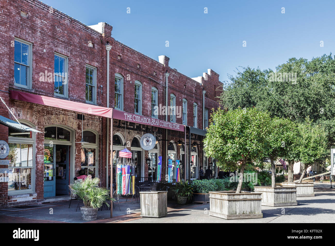 The Cinnamon Bear Country Store in City Market in Savannah Stock Photo