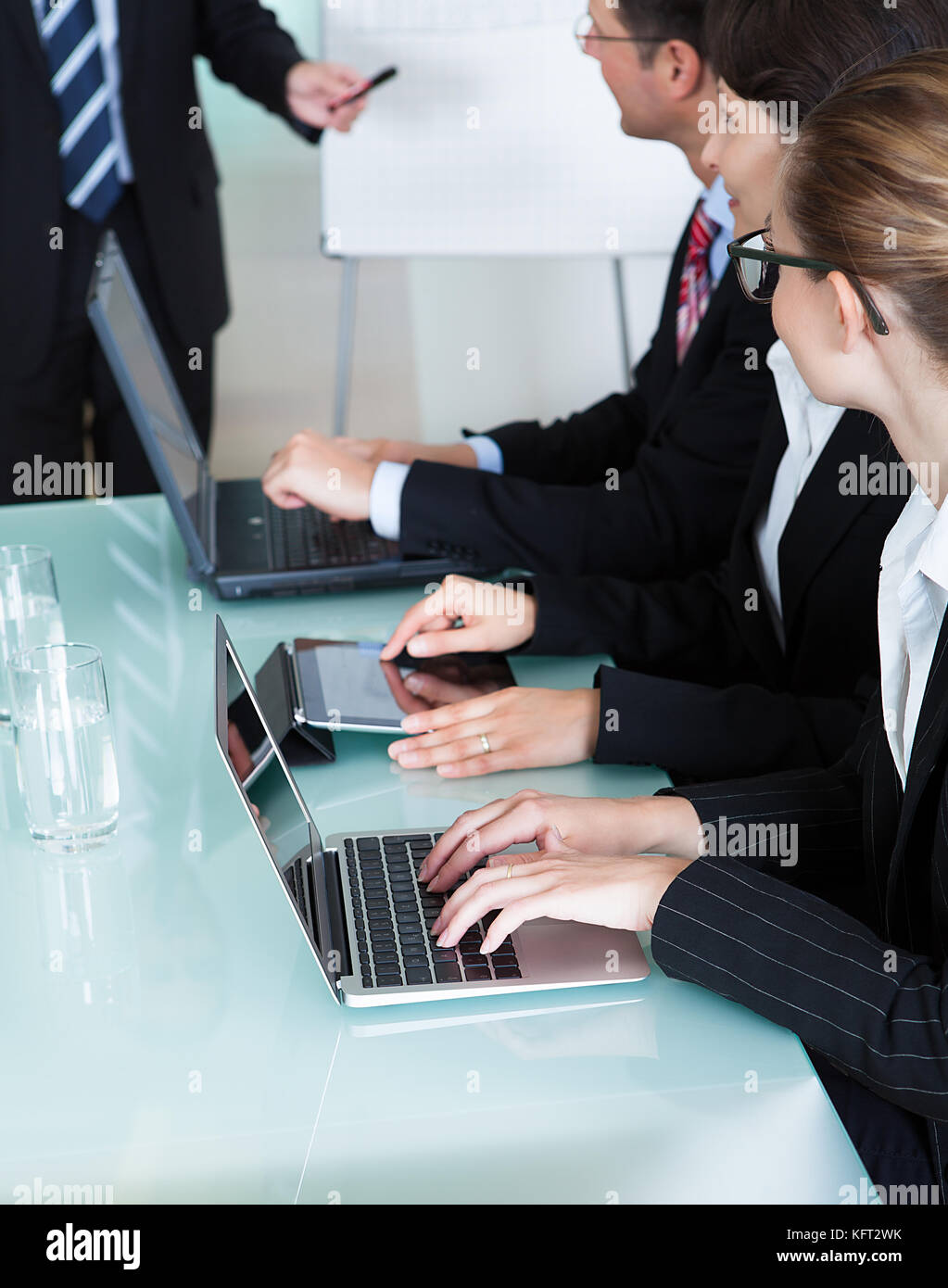 Tablets office mobility technology hi-res stock photography and images ...