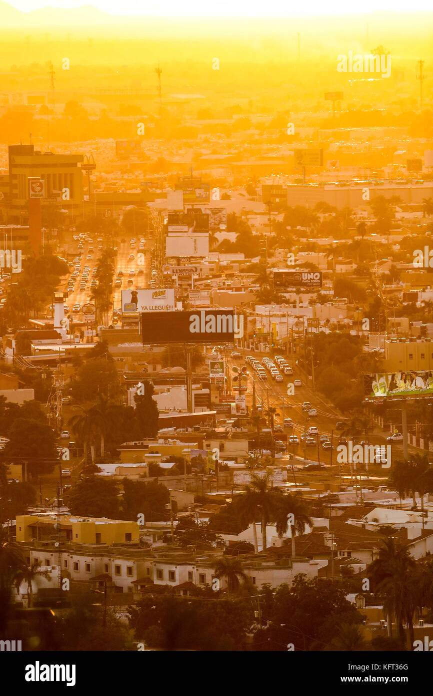 Atardecer sobre la ciudad de Hermosillo, una de las mas calurosas de Mexico.  * © Foto:LuisGutierrez/NortePhoto.com Stock Photo