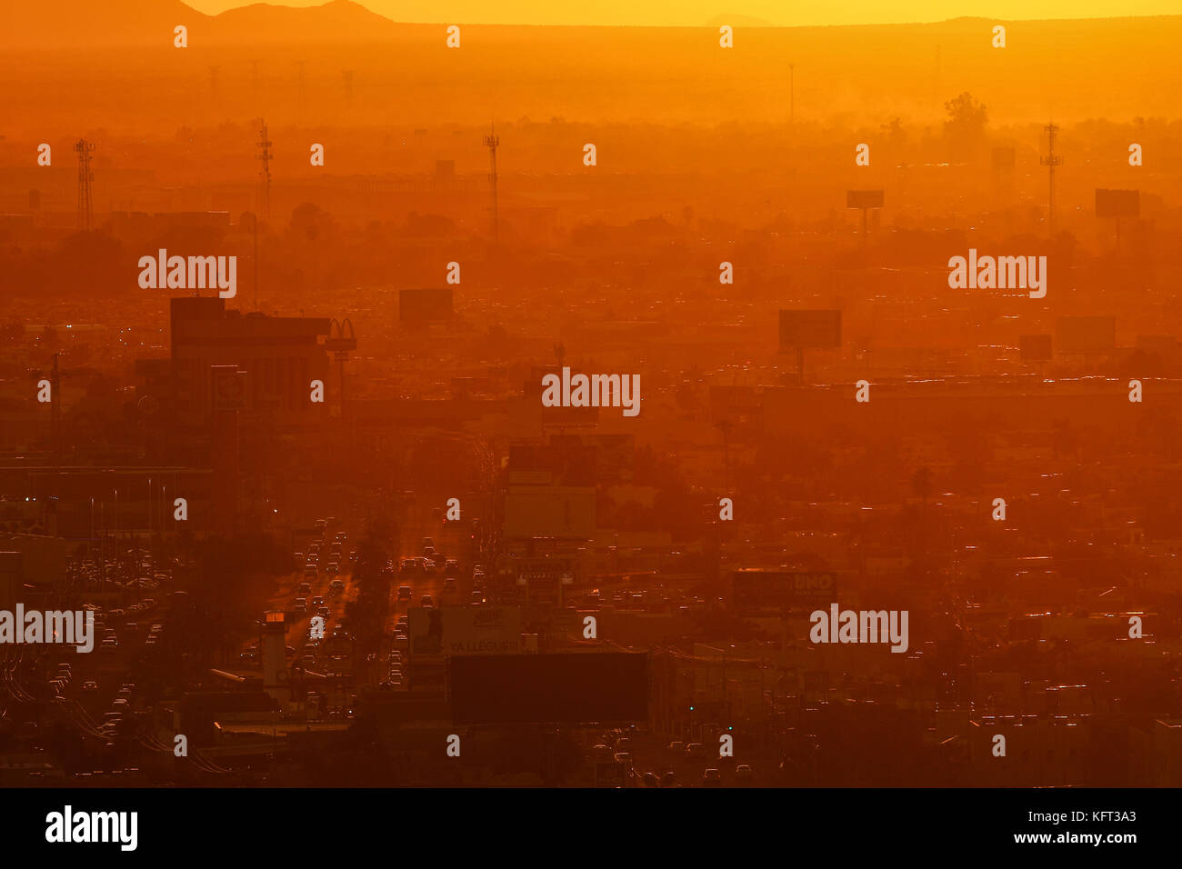 Atardecer sobre la ciudad de Hermosillo, una de las mas calurosas de Mexico.  * © Foto:LuisGutierrez/NortePhoto.com Stock Photo