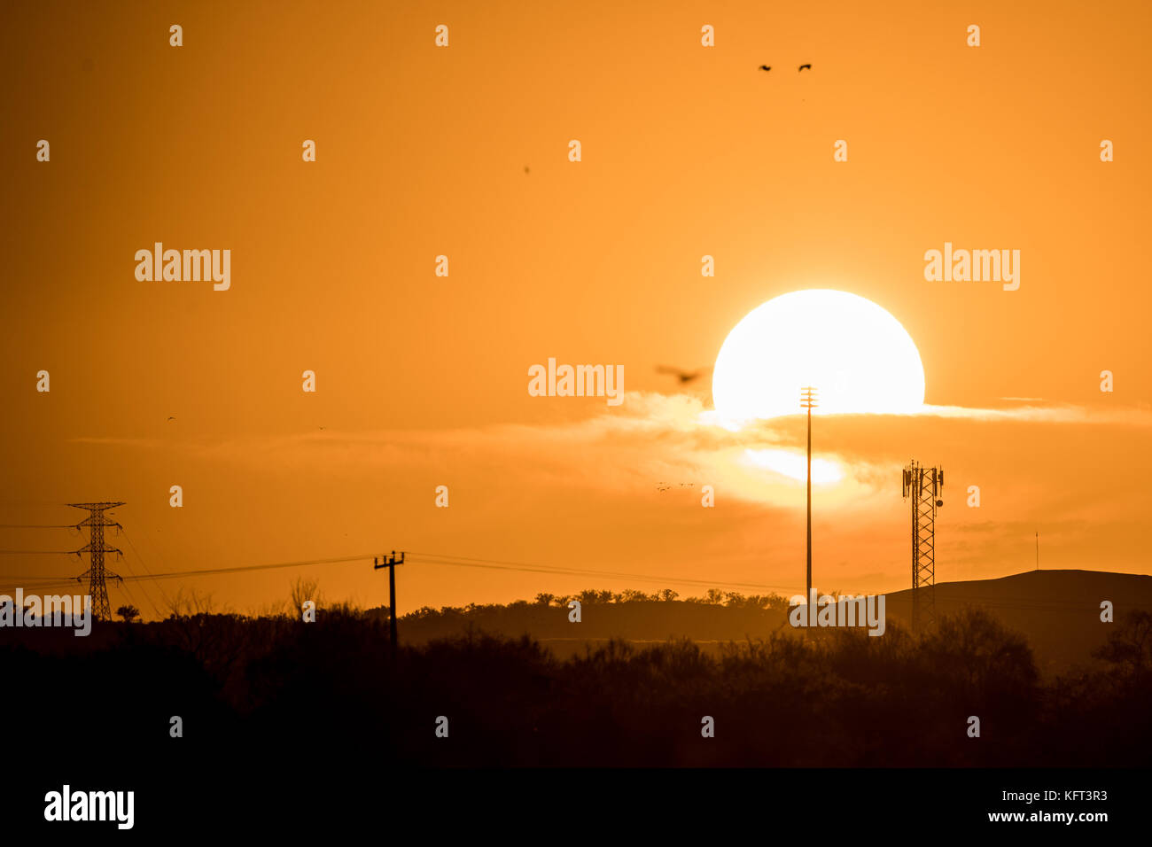 Sunset at sunset. view of the west of the city of Hermosillo, capital of Sonora. © (photo by Luis Gutierrez/Norte Photo)  Puesta del sol al atardecer. Stock Photo