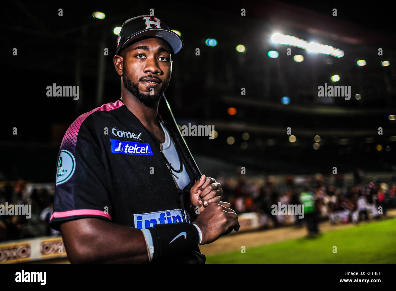 Dominic Brown, de naranjeros, durante el juego de beisbol de la Liga