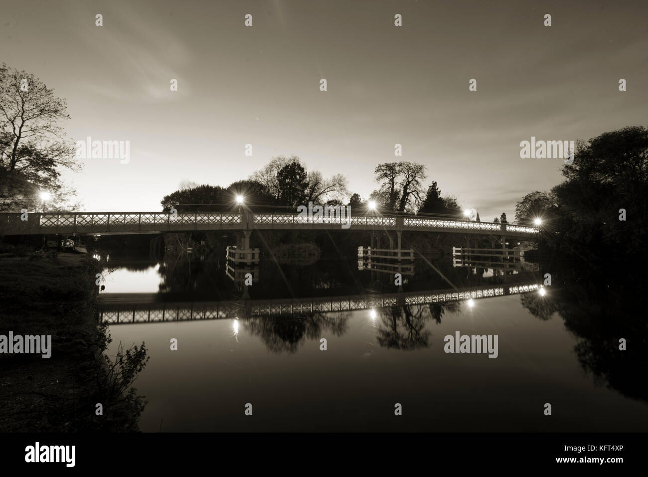 Whitchurch Bridge over the Thames at Pangbourne Stock Photo