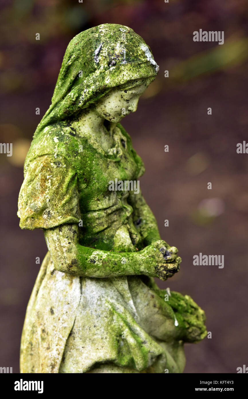 Antique garden ornaments hires stock photography and images Alamy