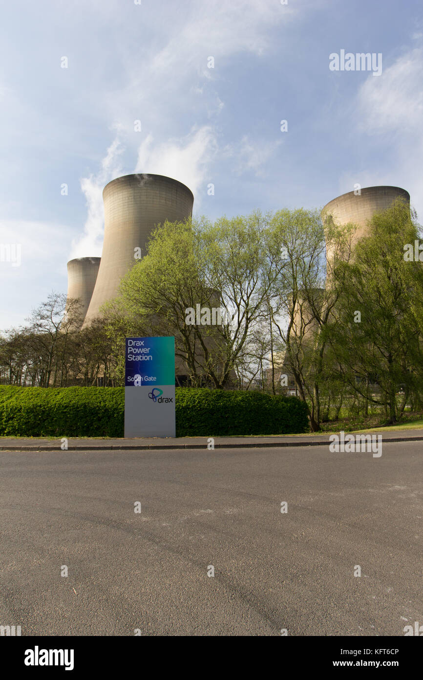 Drax Coal Fired Power Station from South Gate Entrance Stock Photo Alamy