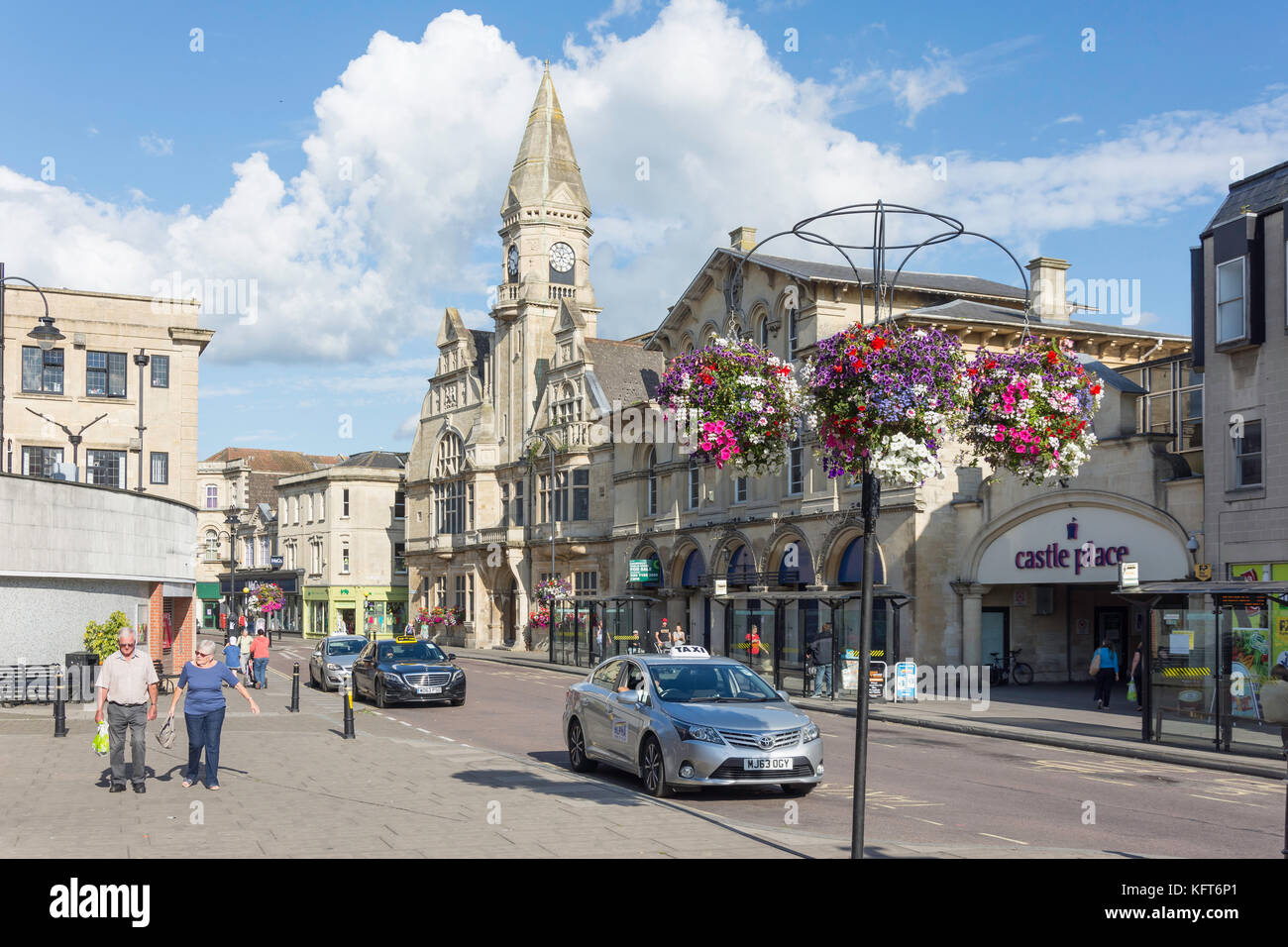 Trowbridge wiltshire town centre hires stock photography and images