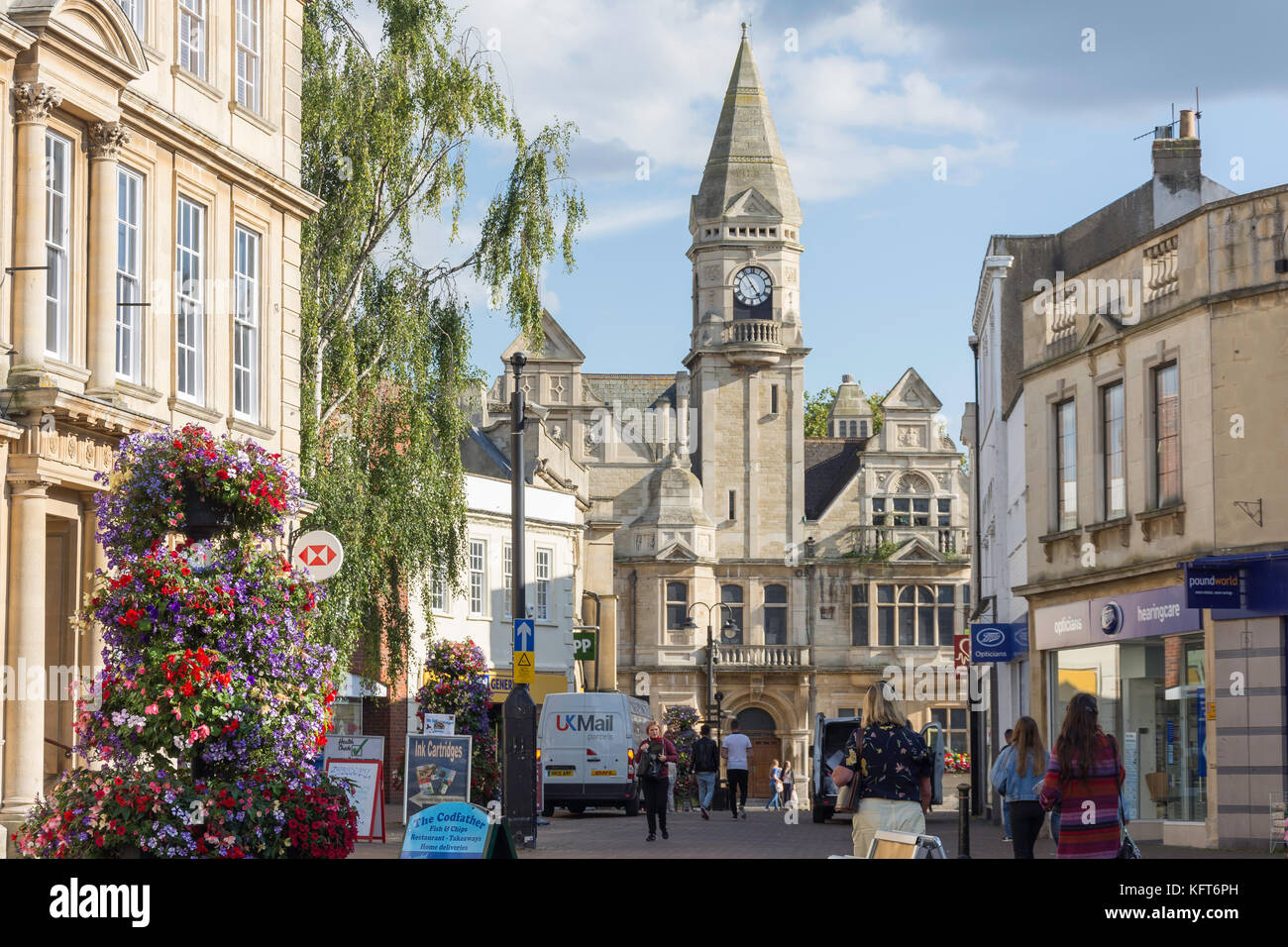 Trowbridge town centre hires stock photography and images Alamy