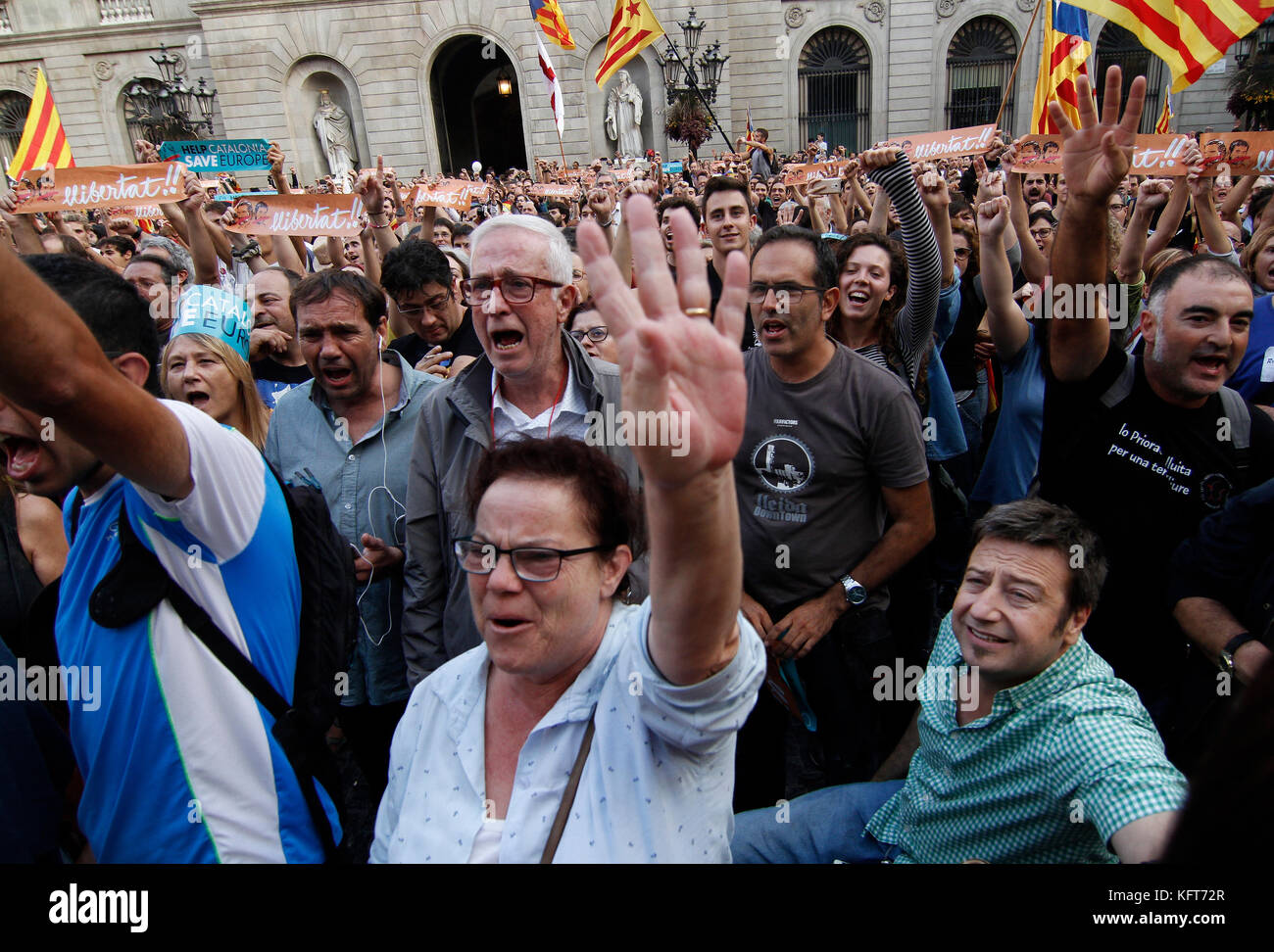 Thousands wave flags and celebrate in the streets of Barcelona on October 27, 2017, following the announcement that Catalonia declared independence fr Stock Photo