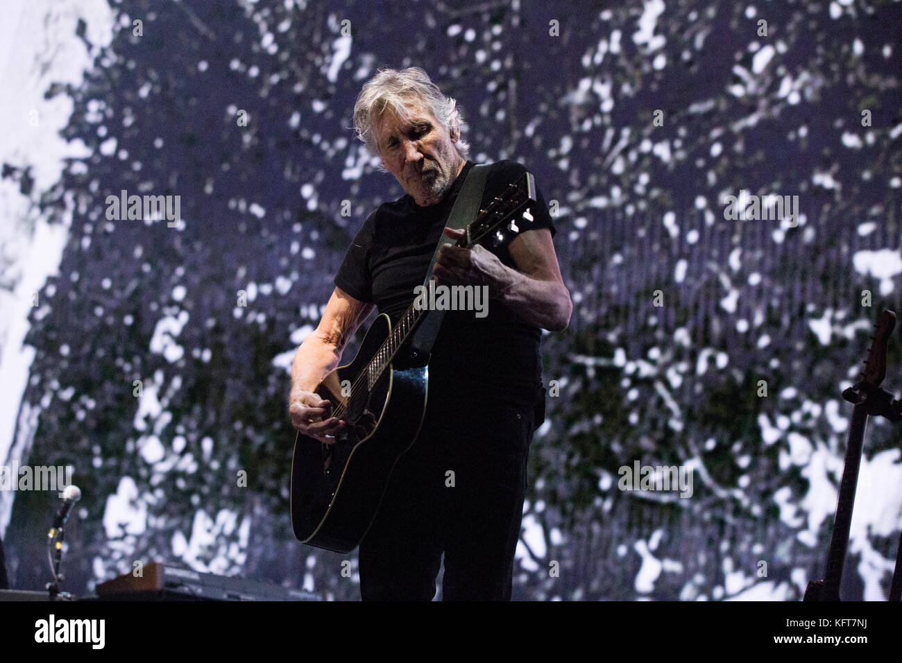 VANCOUVER, CANADA. 28th Oct, 2017. English musician Roger Waters of Pink Floyd performing his US + Them tour at Rogers Arena in VANCOUVER, BC, CANADA Stock Photo