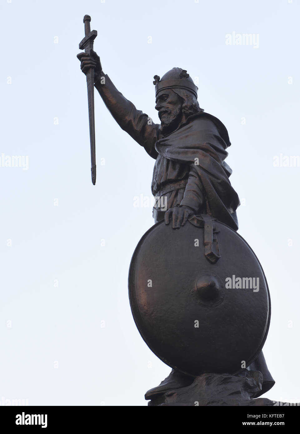 Bronze statue of King Alfred the Great, king of Wessex, in Winchester, his onetime capital. Winchester, Hampshire, UK. Stock Photo