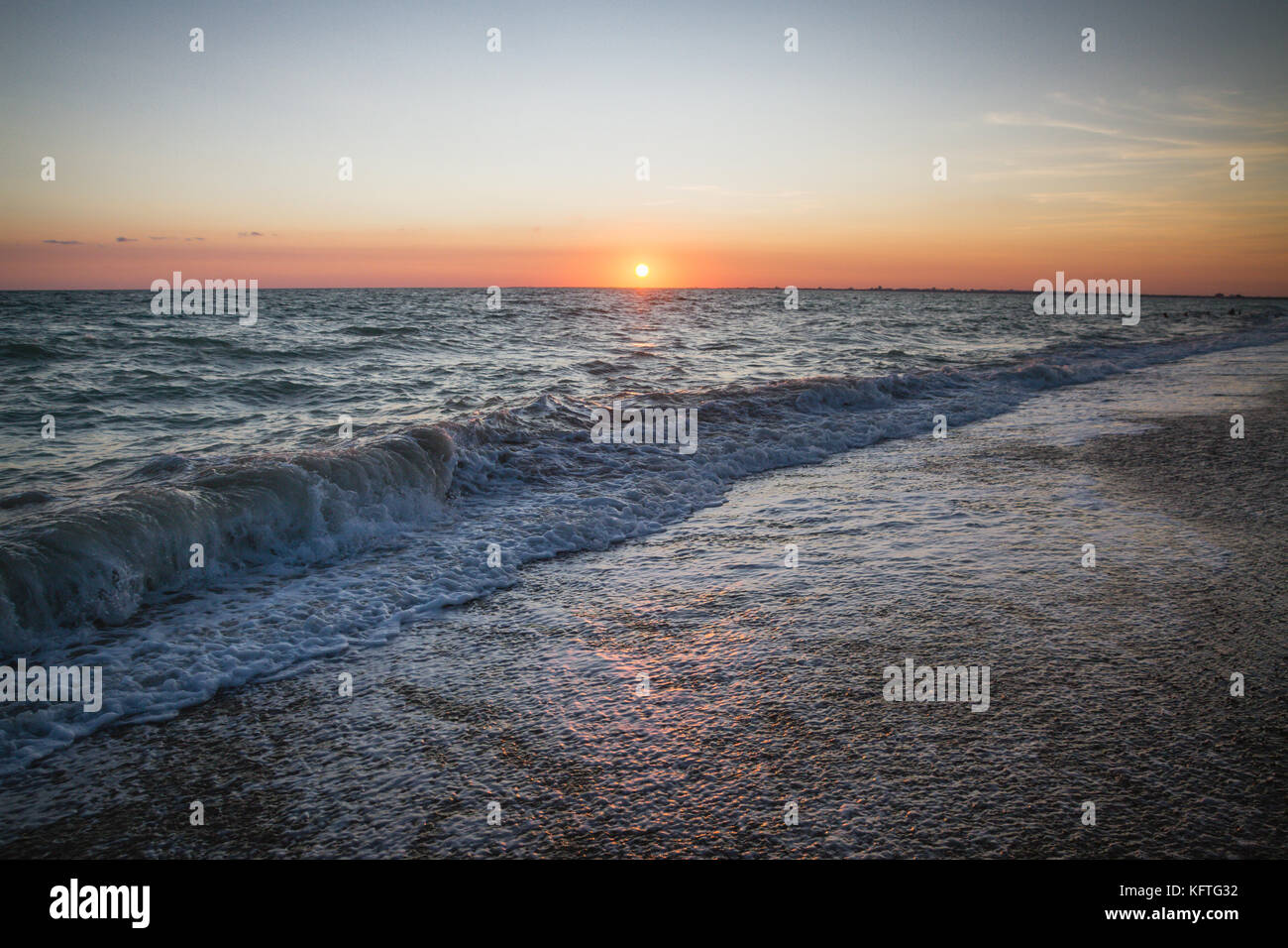Beautiful sunset on the summer sea Stock Photo - Alamy