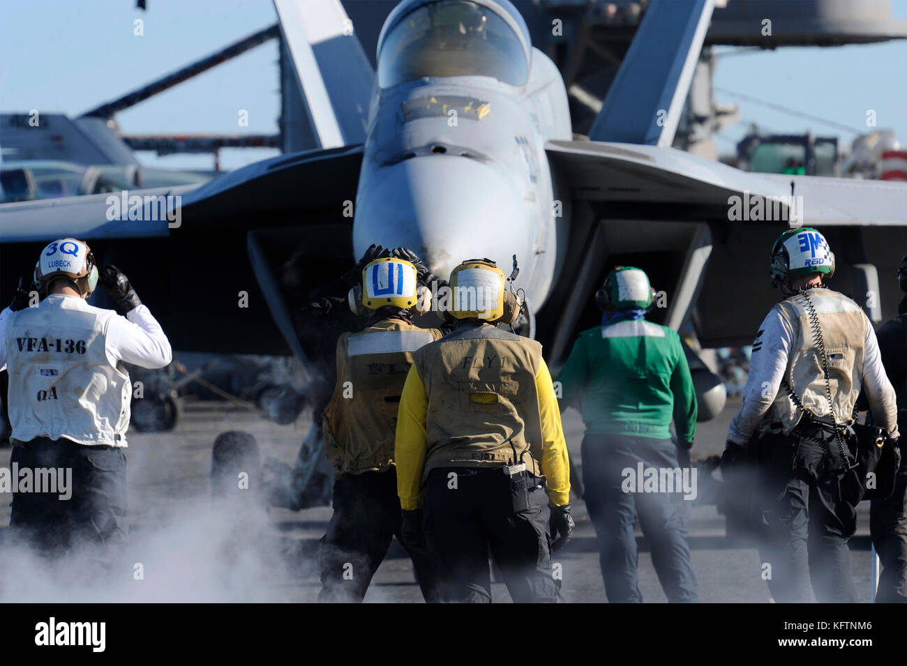 Sailors prepare an F/A-18E Super Hornet Stock Photo