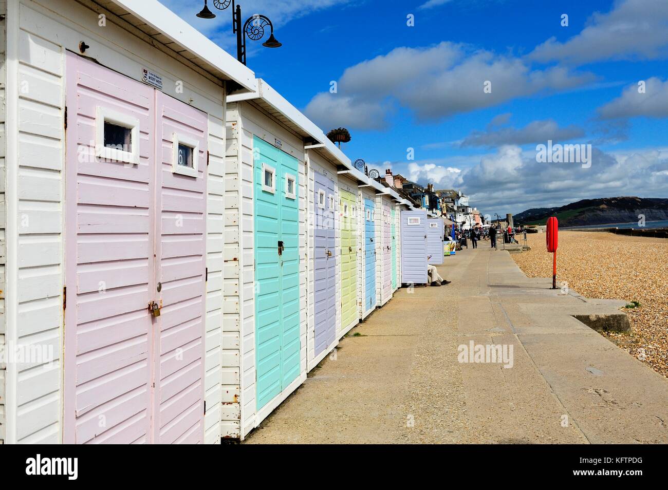 Beach huts for rent hires stock photography and images Alamy