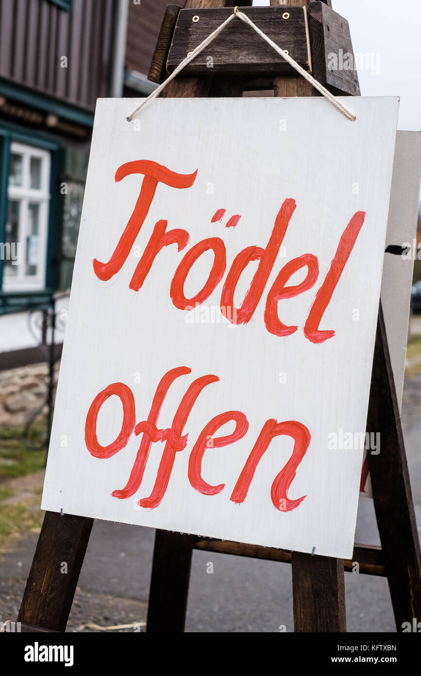 Schild Trödel offen Stock Photo