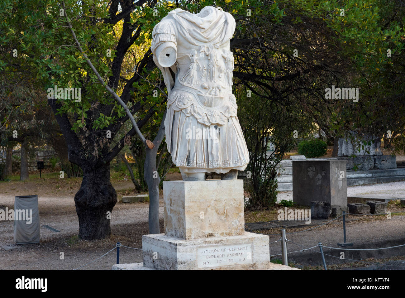 Headless ancient roman statue hi-res stock photography and images - Alamy