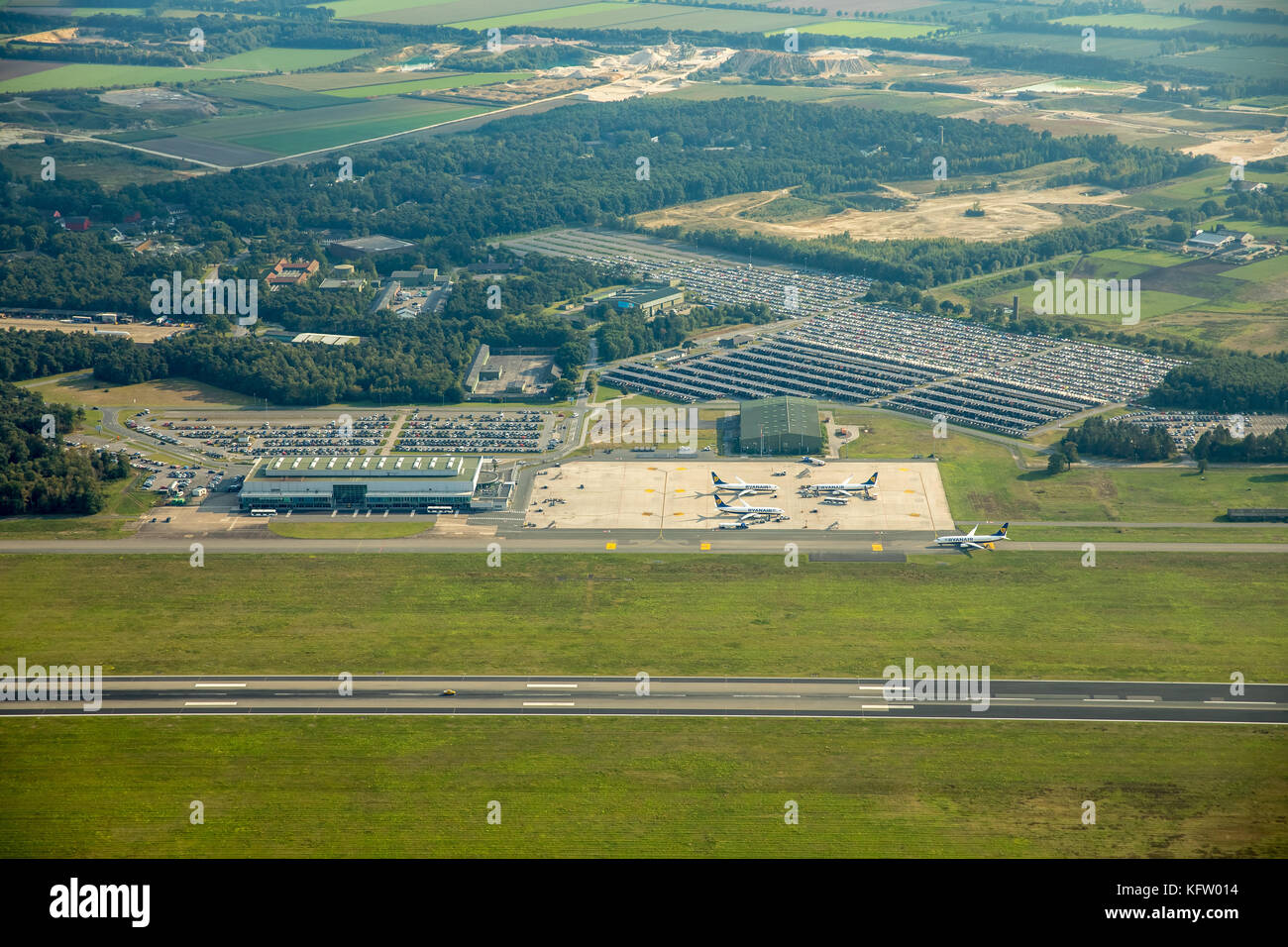 Airport Niederrhein, Ryan-Airport, Weeze Airport, Dusseldorf Airport (Weeze), Apron with Ryan-Ferienfliegern, Ryan Airplanes, Parking, Handling Termin Stock Photo