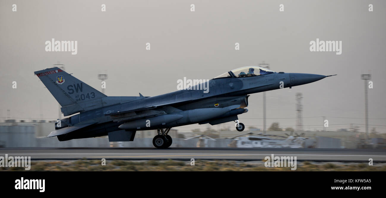 F-16 Fighting Falcon Taxiing Stock Photo