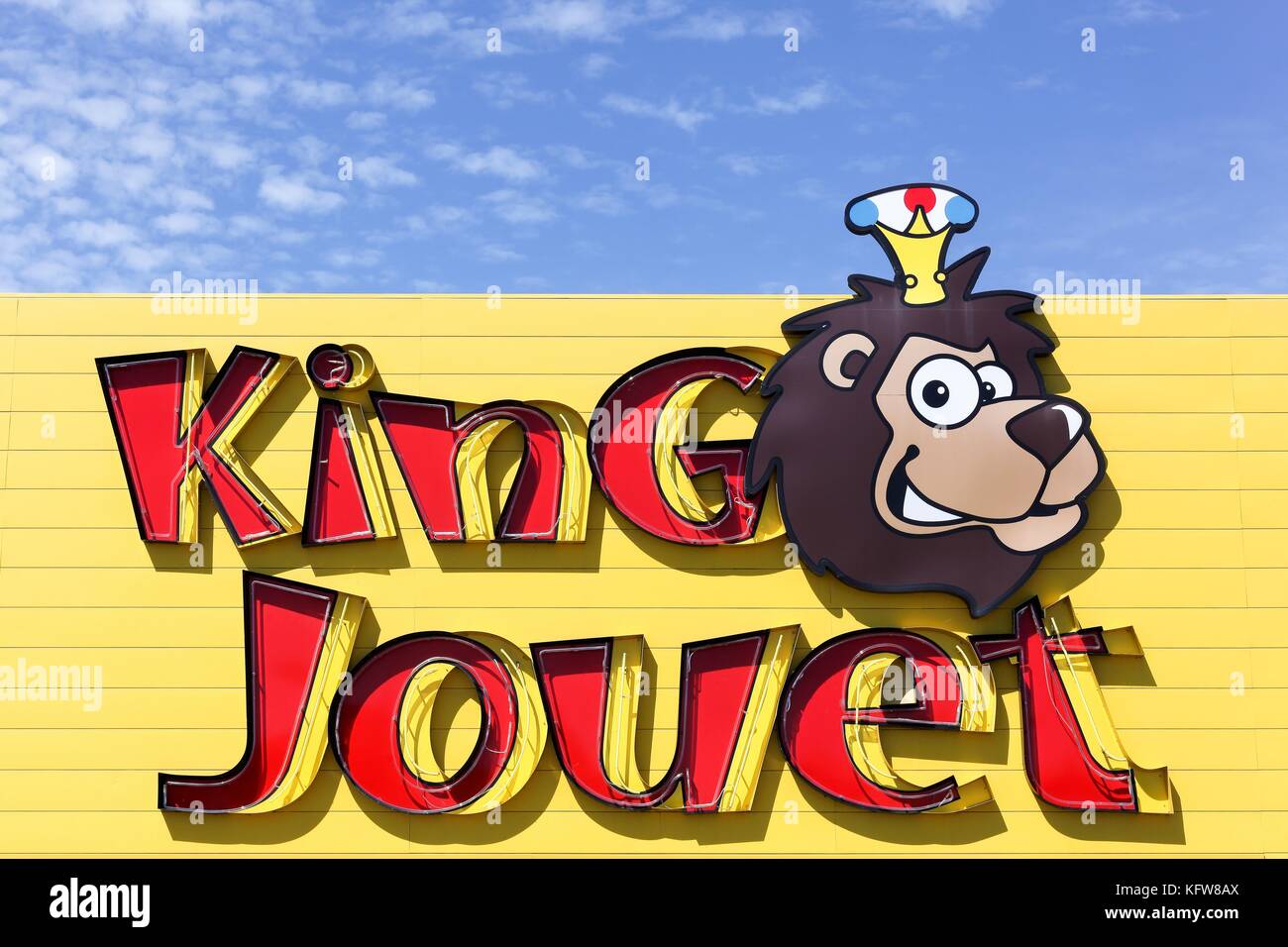 Villefranche, France - June 11, 2017: King Jouet logo on a wall. King Jouet  is is a French toy and juvenile products retailer Stock Photo - Alamy