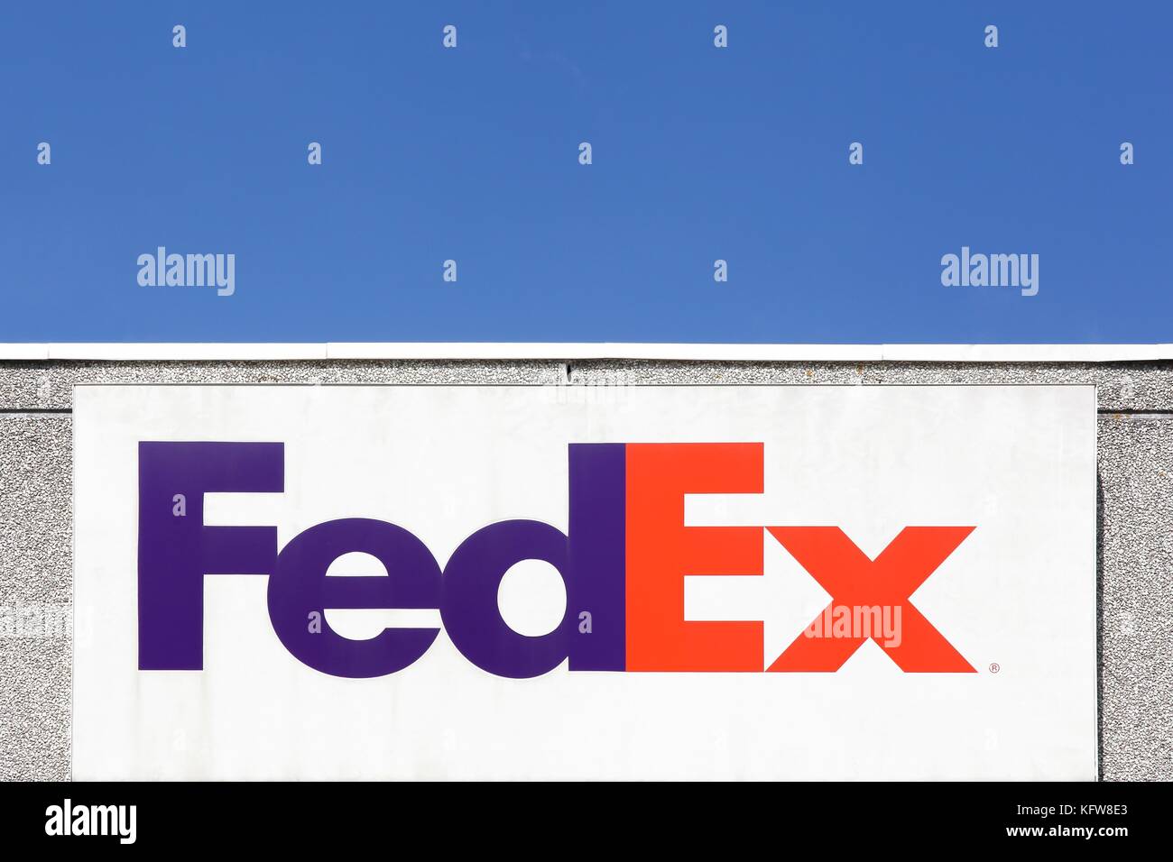 Fedex office brand signage hi-res stock photography and images - Alamy