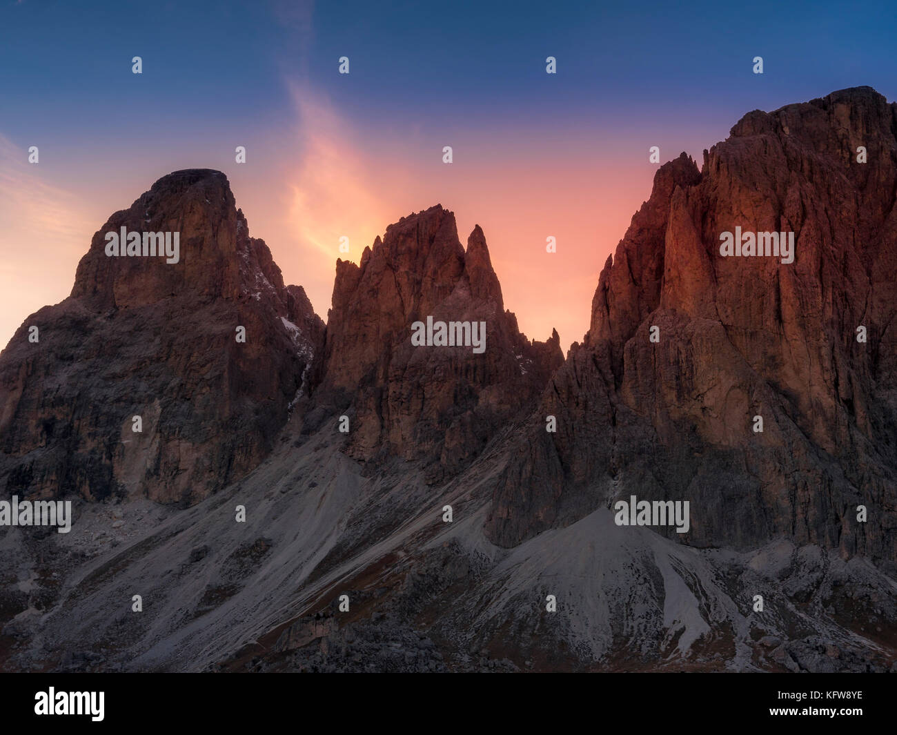 Mountain scenery Langkofel Group, Grohmannspitze Mountain, left, Fuenffingerspitze or Five Finger Peak, centre, Langkofel Mountain, right, summit of S Stock Photo