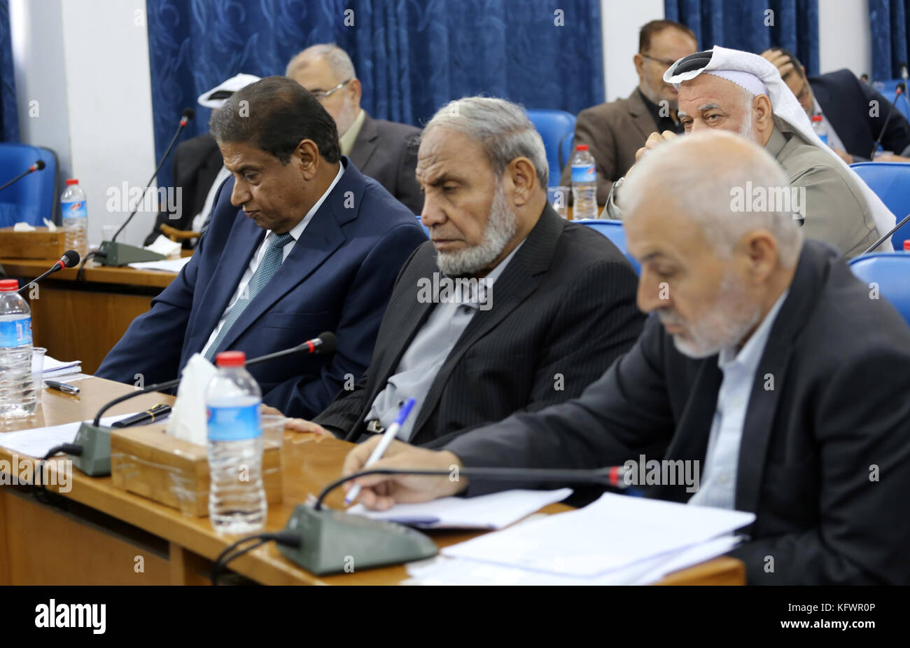 Gaza City, Gaza Strip, Palestinian Territory. 1st Nov, 2017. Members of