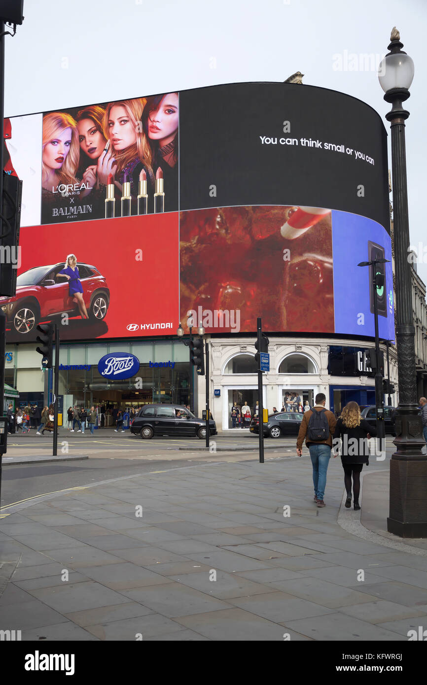 Piccadilly Circus, UK. 1st Nov, 2017. Piccadilly Circus gets a new ultrahigh definition curved