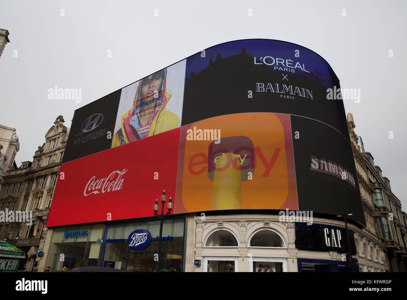 Piccadilly Circus, UK. 1st Nov, 2017. Piccadilly Circus gets a new ultrahigh definition curved