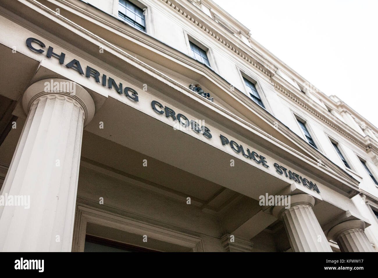 London, UK. 1st Nov, 2017. Charing Cross police station. Fire