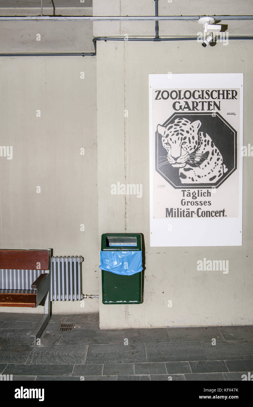 Berlin, Germany. 17th Aug, 2017. A poster with the lettering 'Zoologischer Garten - Taeglich großes Militaer-Concert' (lit. Zoological Garden - daily great military concert) can be seen in the predator house in the Zoological Garden in Berlin, Germany, 17 August 2017. Credit: Gregor Fischer/dpa/Alamy Live News Stock Photo