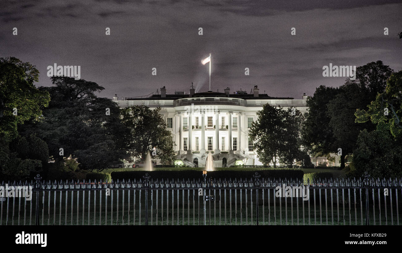 White house night usa exterior 2017 hi-res stock photography and images ...