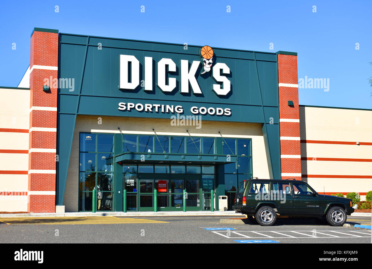 May 26, 2019 Emeryville / CA / USA - Exterior View of Decathlon Sporting  Goods Flagship Store, the First Open in the San Francisco Editorial Stock  Image - Image of international, flagship: 149098989