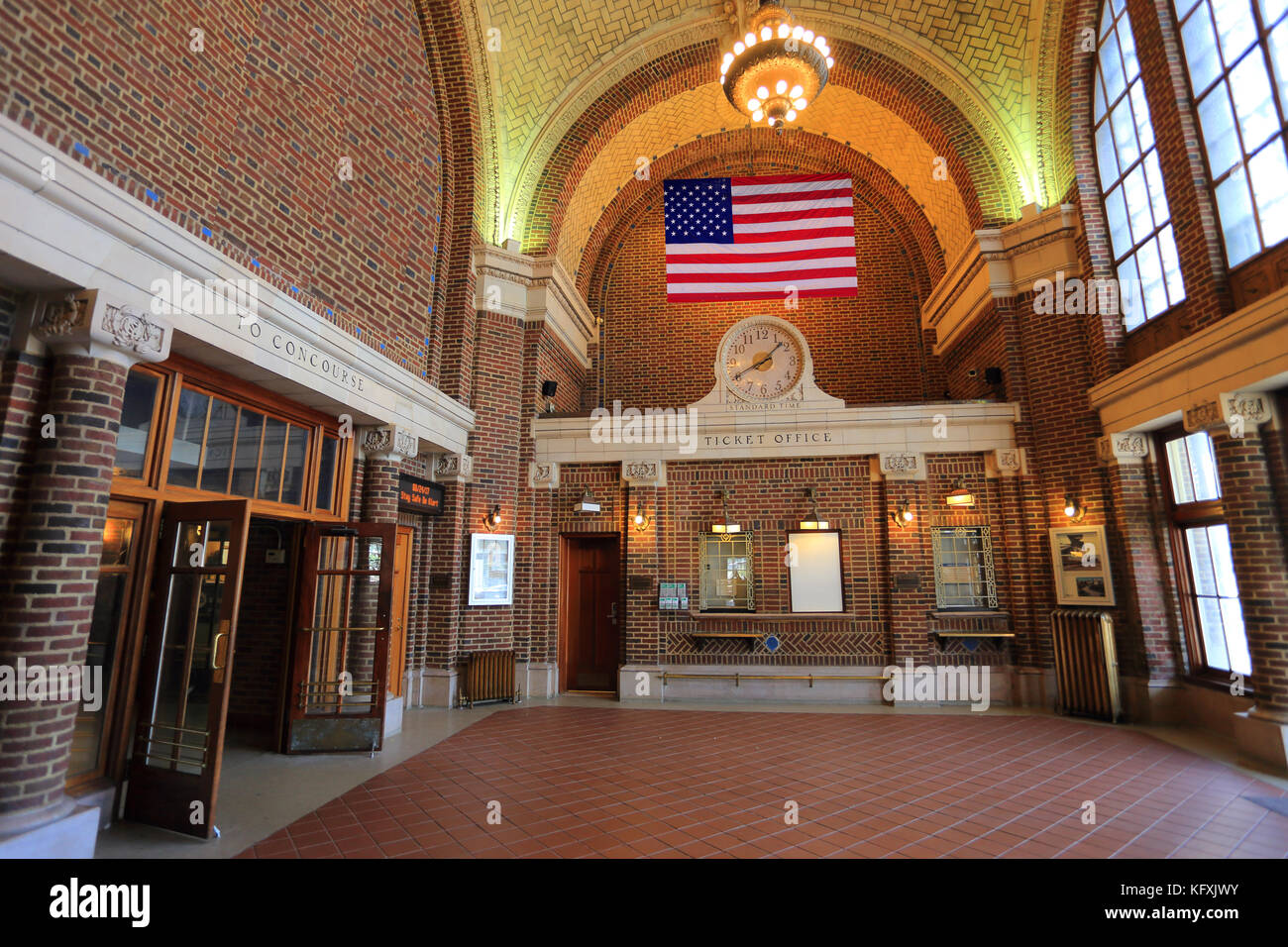Lobby of main train station Yonkers New York Stock Photo Alamy