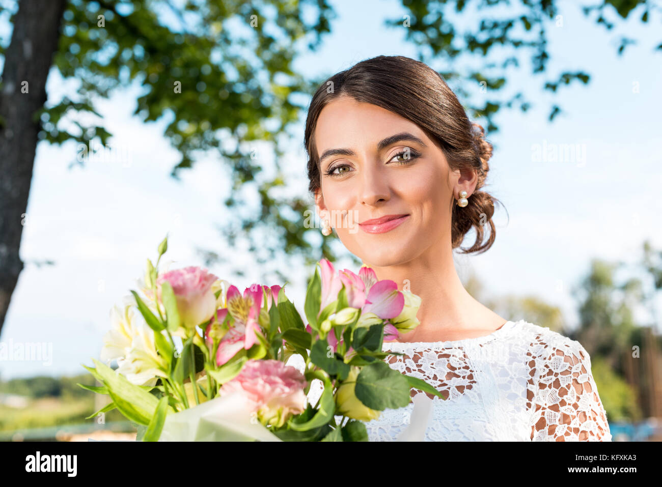 beautiful woman with bouquet of flowers Stock Photo - Alamy