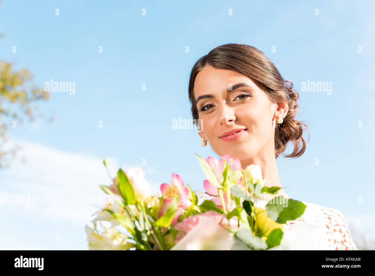 beautiful woman with bouquet of flowers Stock Photo - Alamy