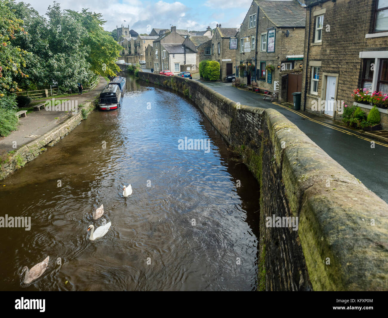 Skipton, Water Canal Leeds Liverpool, Destrict Yorkshire Dales, England, Great Britain Stock Photo