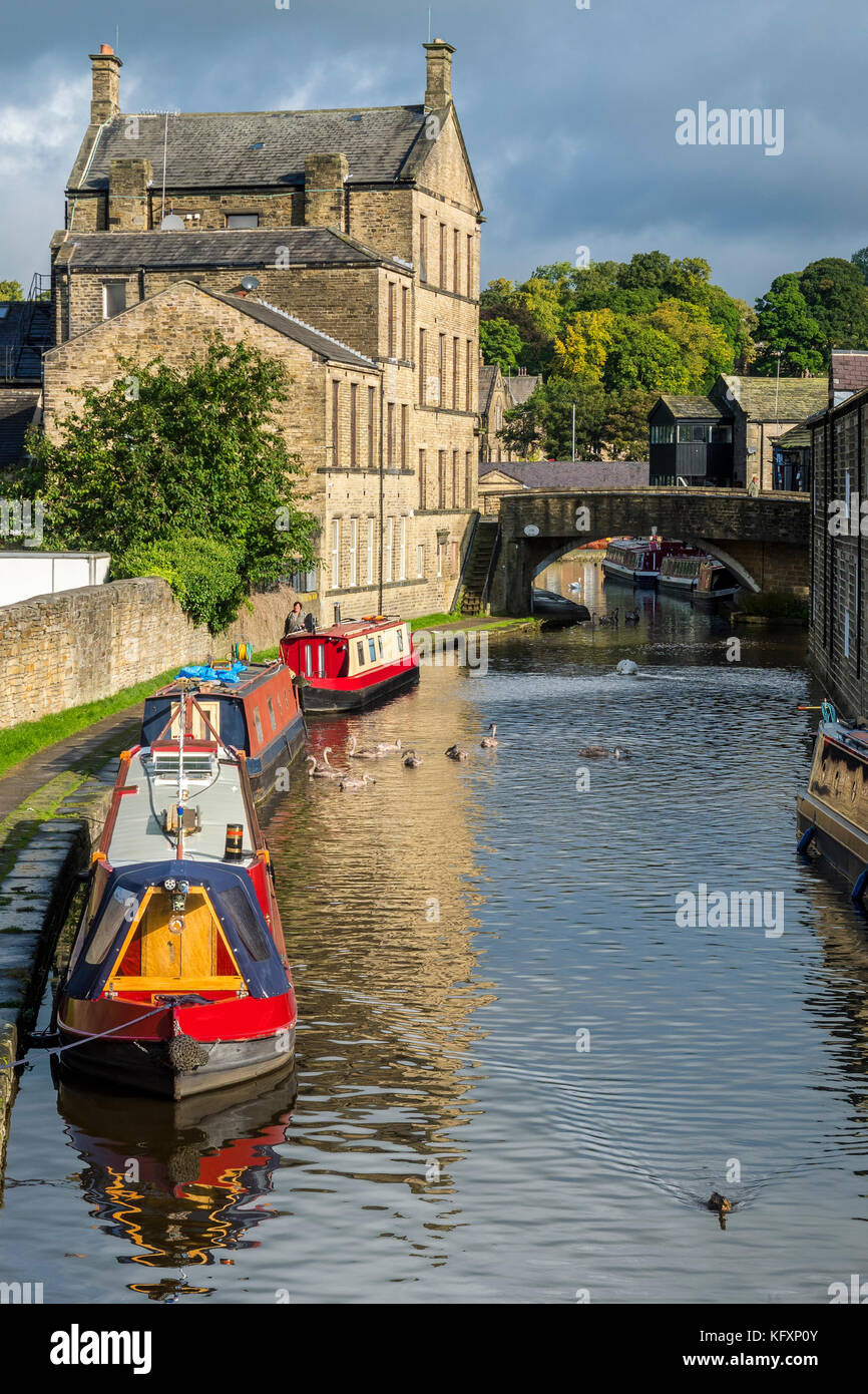 Skipton, Water Canal Leeds Liverpool, Destrict Yorkshire Dales, England, Great Britain Stock Photo