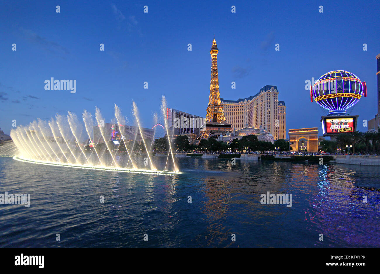 Las Vegas the fountains at Bellagio Stock Photo Alamy