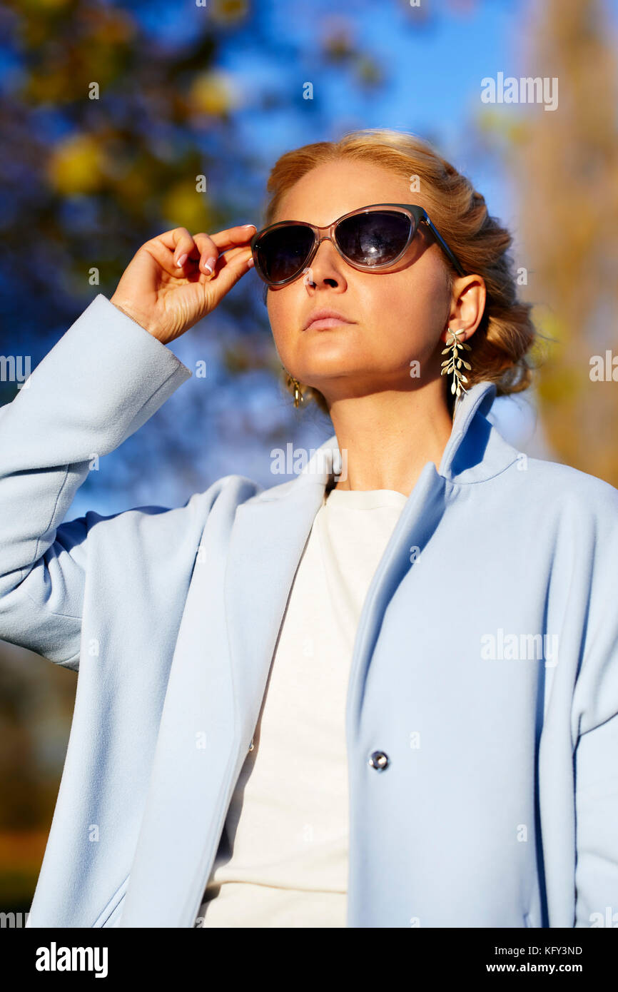 Beautiful woman wearing sunglasses hi-res stock photography and images ...