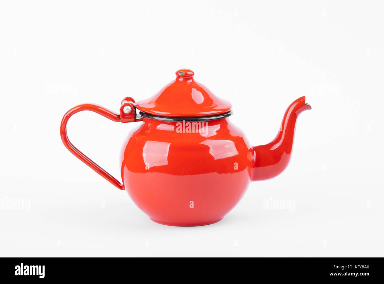Antique kettle hires stock photography and images Alamy