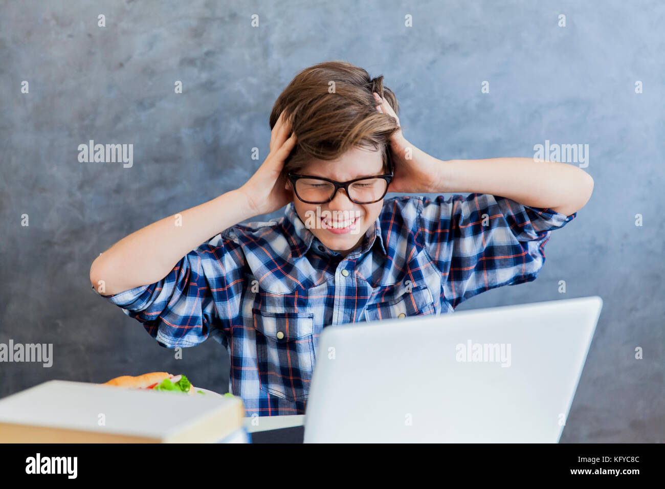 Teen angry computer hi-res stock photography and images - Alamy