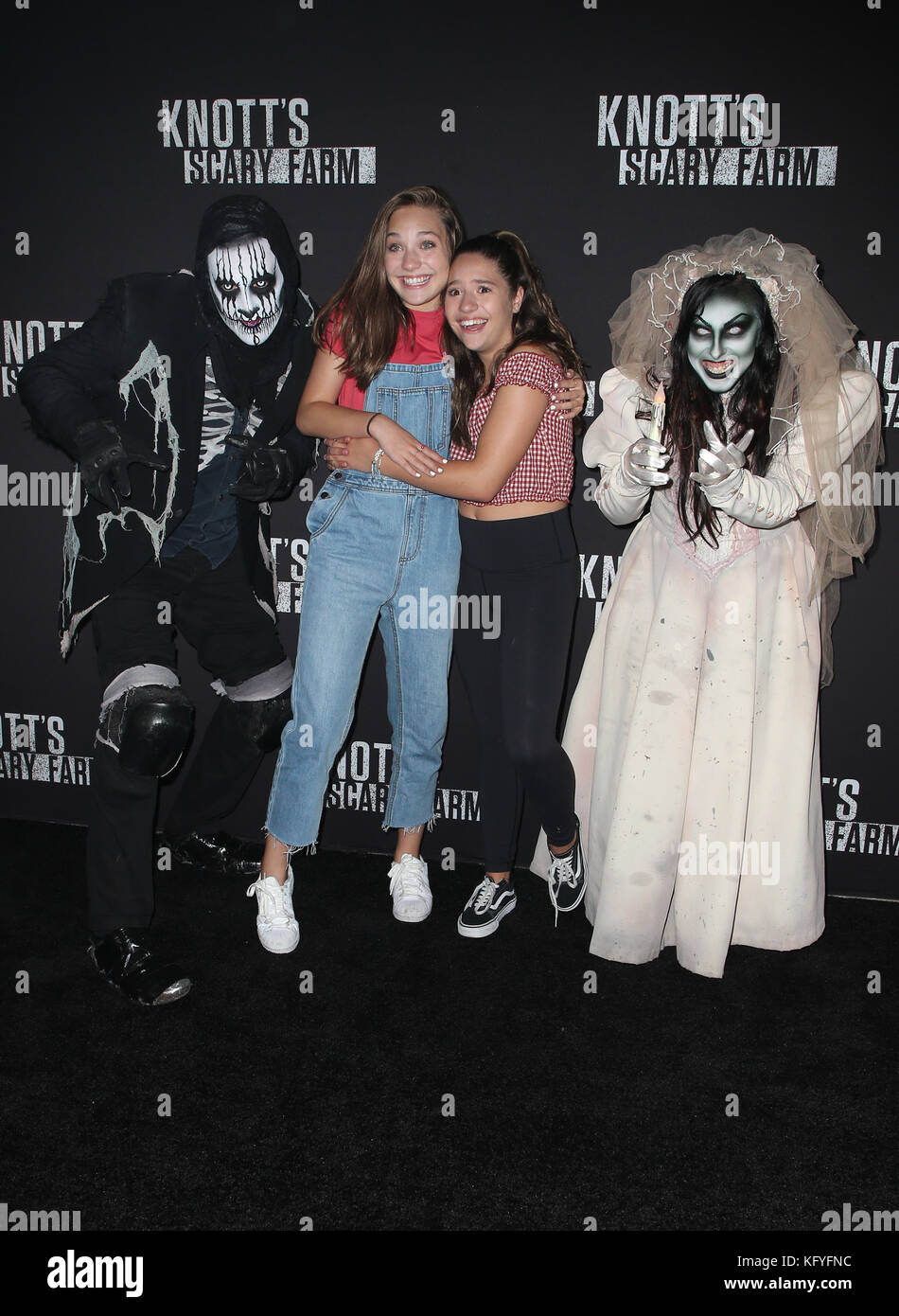 Knott S Scary Farm And Instagram S Celebrity Night Arrivals Featuring Maddie Ziegler Mackenzie Ziegler Where Buena Park California United States When 29 Sep 2017 Credit Fayesvision Wenn Com Stock Photo Alamy