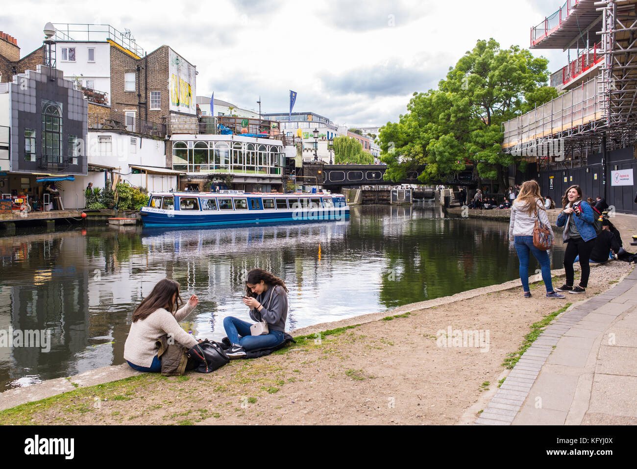 People camden lock hi-res stock photography and images - Alamy