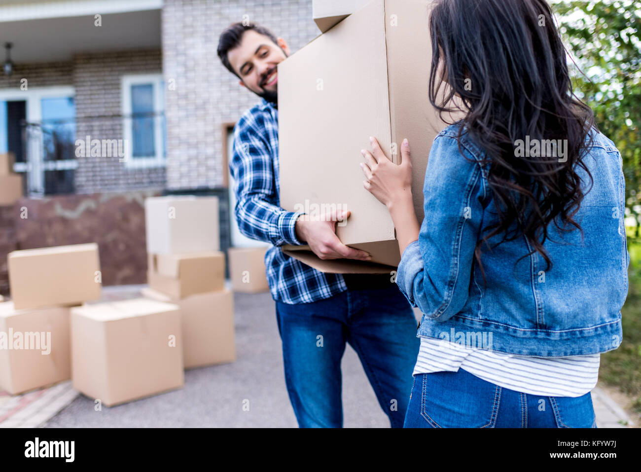 couple moving into new house Stock Photo - Alamy